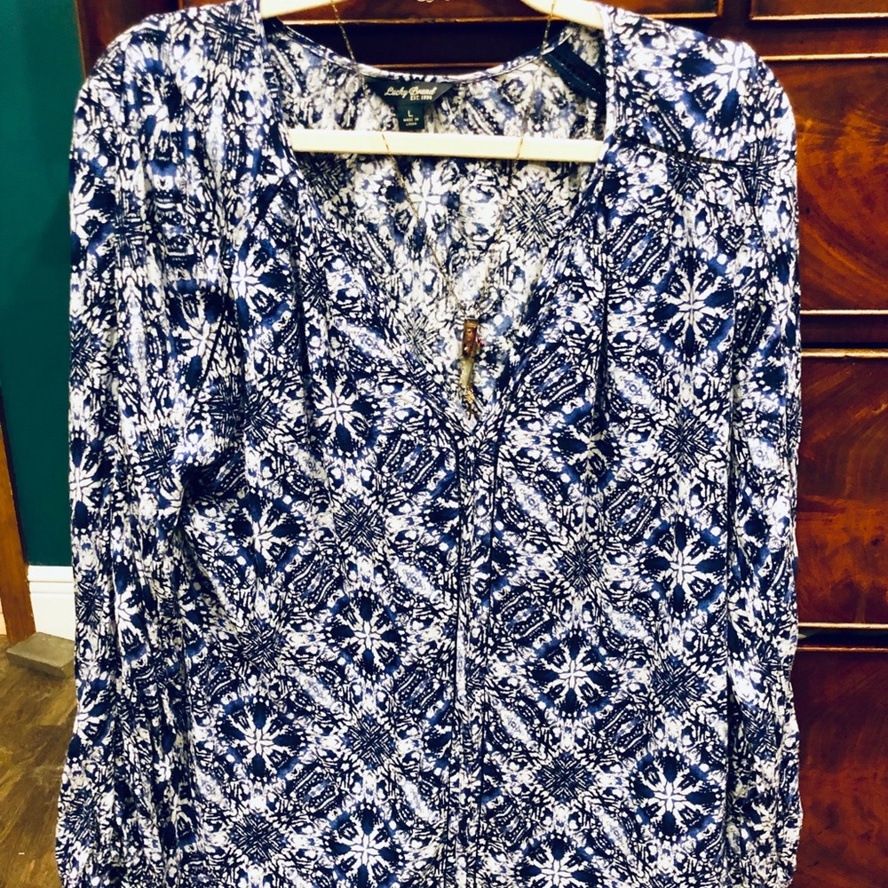 Lucky Brand v neck blouse in large